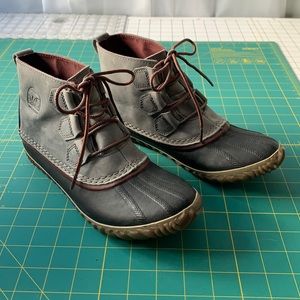 Sorel Out N About Waterproof Duck Boots sz 8 Gray